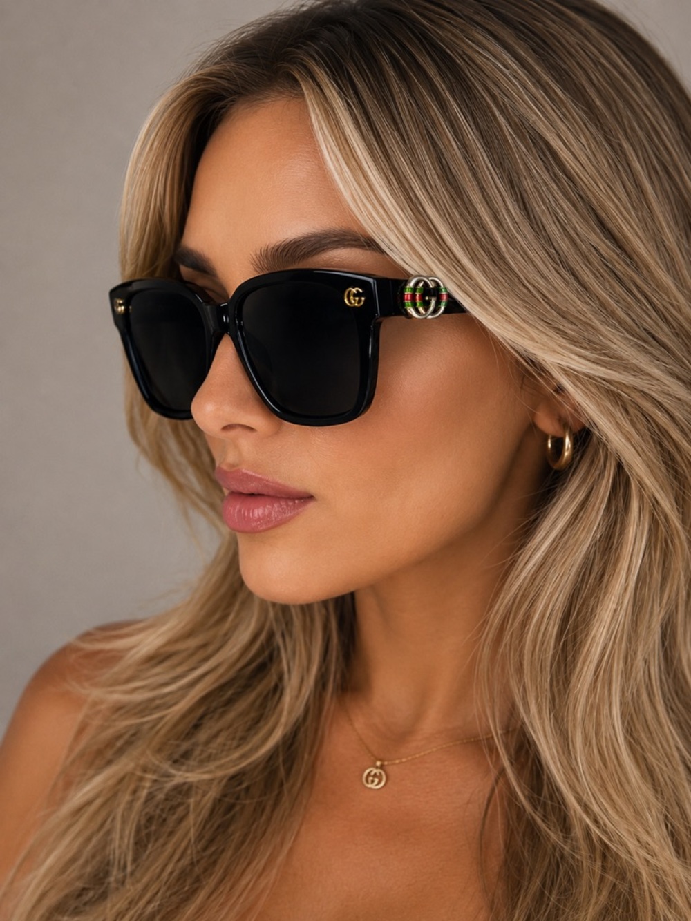 Luxe Fashion Oversized Sunglasses – Black Frame with Gold and Stripe Detail - Picture 2 of 6